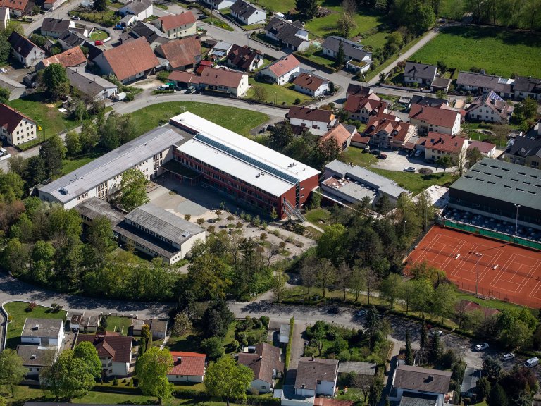 Grossansicht in neuem Fenster: Luftbild Schul- und Breitensportanlage