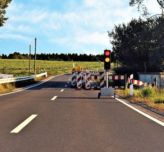 Straßensperre halbseitig