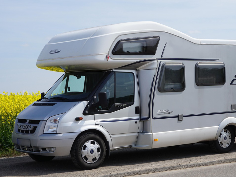 Dauerhaft abgestellte Wohnmobile und Anhänger im Gemeindebereich